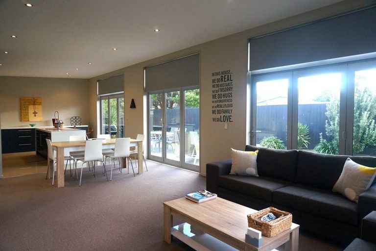 Photo of property in 73 Beach Road, North New Brighton, Christchurch, 8083