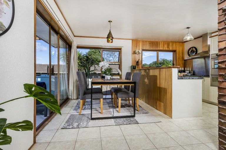 Photo of property in 1/10 Tipau Street, Torbay, Auckland, 0630