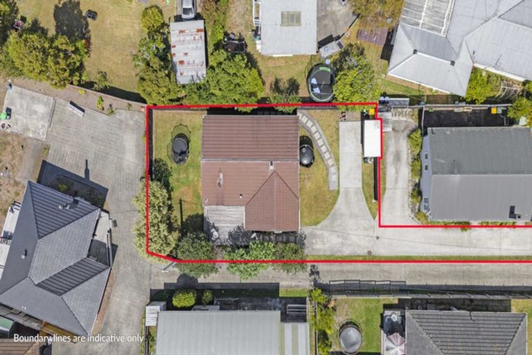 Photo of property in 22a Kirrie Avenue, Te Atatu South, Auckland, 0610