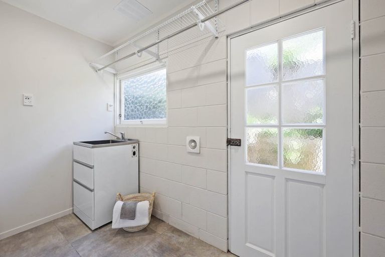 Photo of property in 11 Micawber Place, Mellons Bay, Auckland, 2014