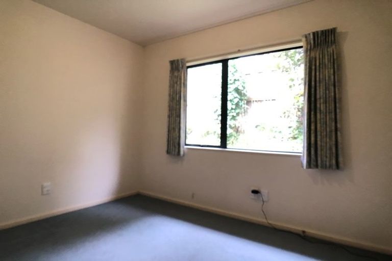 Photo of property in 12 Springwater Vale, Unsworth Heights, Auckland, 0632