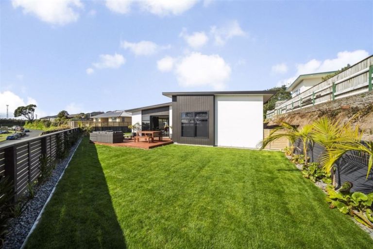 Photo of property in 2 Piper Way, Glen Avon, New Plymouth, 4312