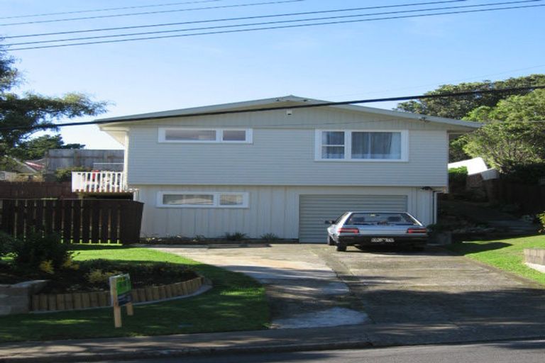 Photo of property in 83 Beazley Avenue, Paparangi, Wellington, 6037