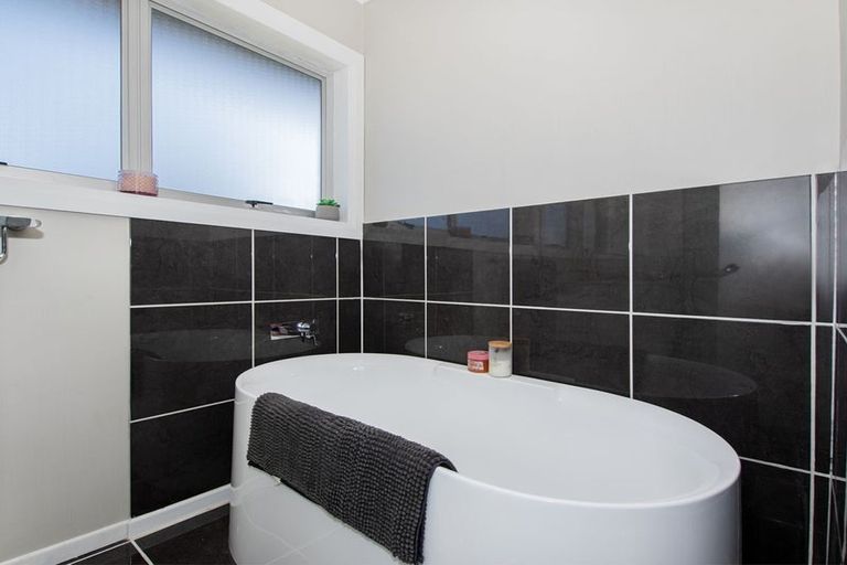 Photo of property in 8 Moa Place, Onerahi, Whangarei, 0110