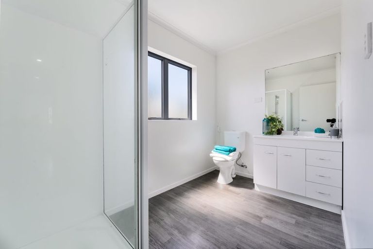 Photo of property in 24 Foundation Place, Glen Eden, Auckland, 0602