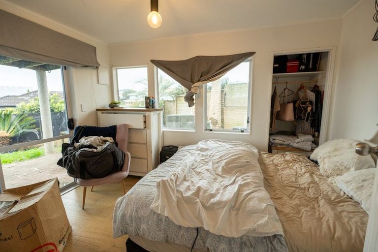 Photo of property in 1/23 Bernleigh Terrace, West Harbour, Auckland, 0618