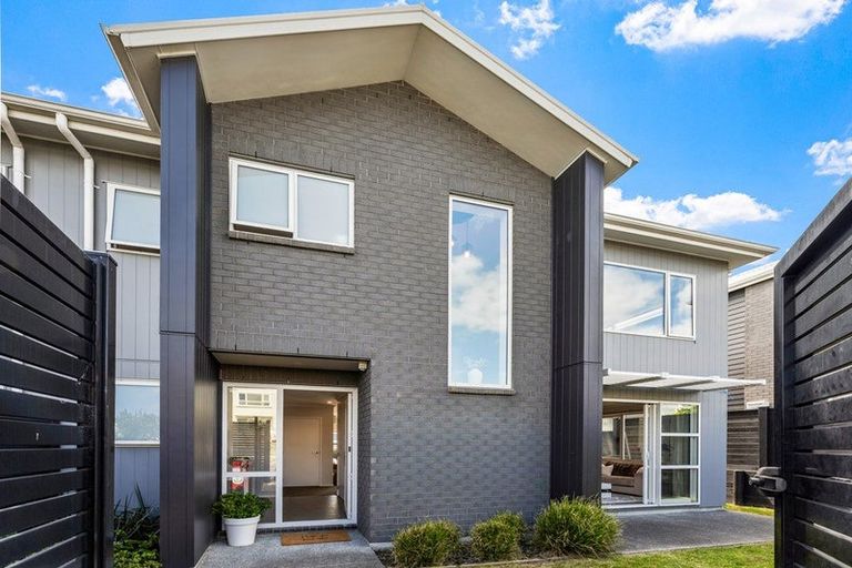 Photo of property in 48 Karepiro Drive, Stanmore Bay, Whangaparaoa, 0932