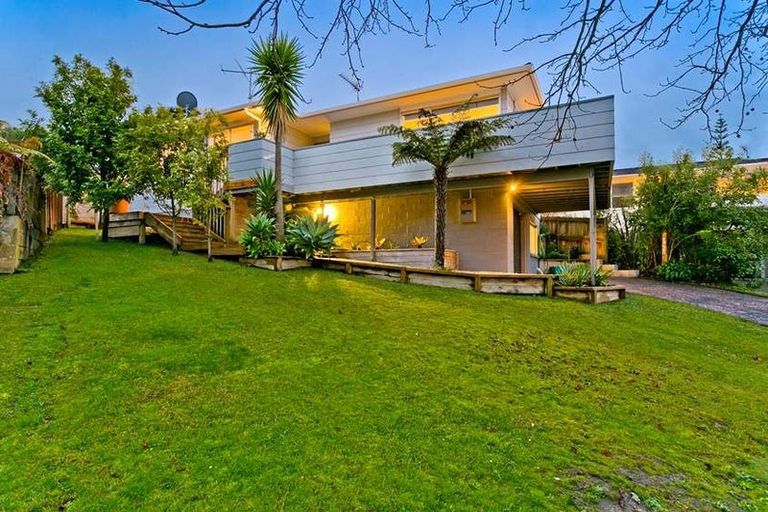 Photo of property in 5 Mowbray Place, Sunnynook, Auckland, 0620