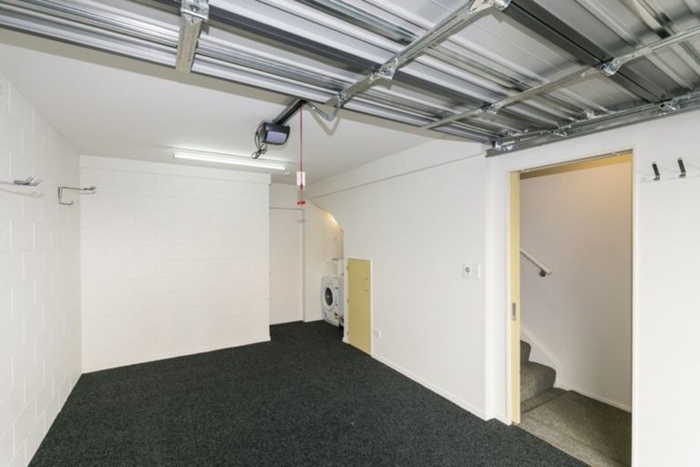 Photo of property in Pirie Street Townhouses, 17/35 Pirie Street, Mount Victoria, Wellington, 6011