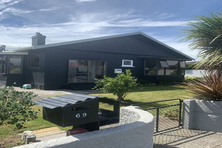 Photo of property in 69 Domett Street, Opunake, 4616
