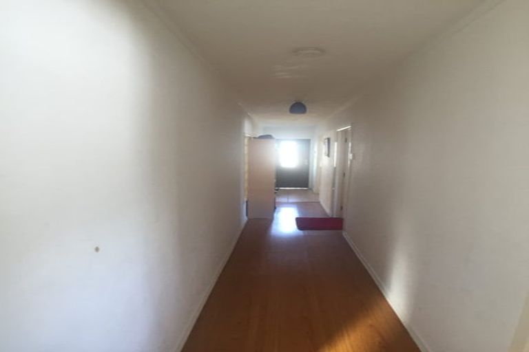 Photo of property in 19 Sunhaven Avenue, Glenfield, Auckland, 0629