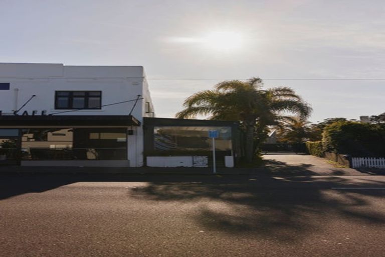 Photo of property in 16 Joan Street, Point Chevalier, Auckland, 1022