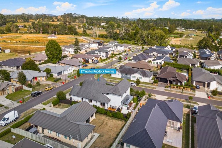 Photo of property in 17 Walter Ruddock Avenue, Kumeu, 0810