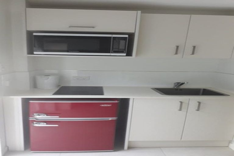 Photo of property in 3 Fordyce Avenue, Sunnyhills, Auckland, 2010