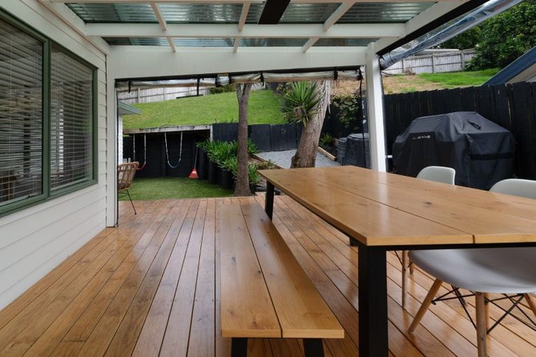Photo of property in 13 Lanier Place, Glendene, Auckland, 0602