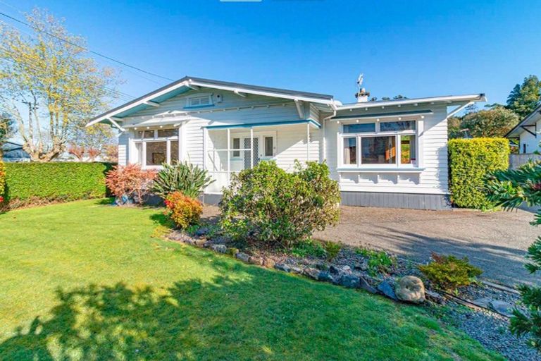 Photo of property in 12 Saint Leonard Street, Saint Johns Hill, Whanganui, 4501