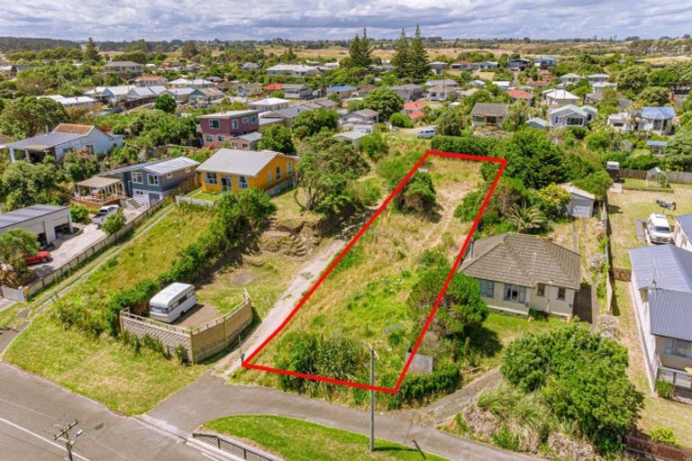 Photo of property in 60 Karaka Street, Castlecliff, Wanganui, 4501