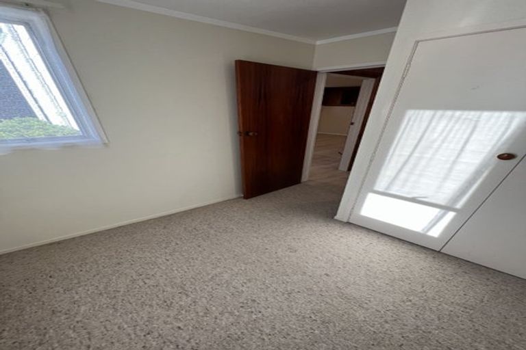 Photo of property in 27 Halberg Street, Glenfield, Auckland, 0629