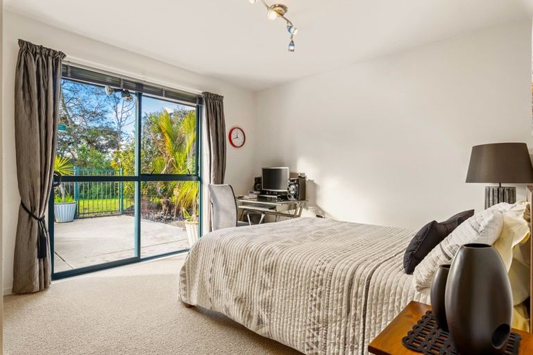 Photo of property in 14 Monkton Close, Greenhithe, Auckland, 0632