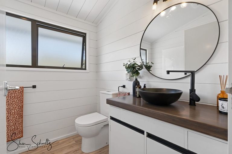 Photo of property in 4 Skelton Crescent, Paparoa, 0571