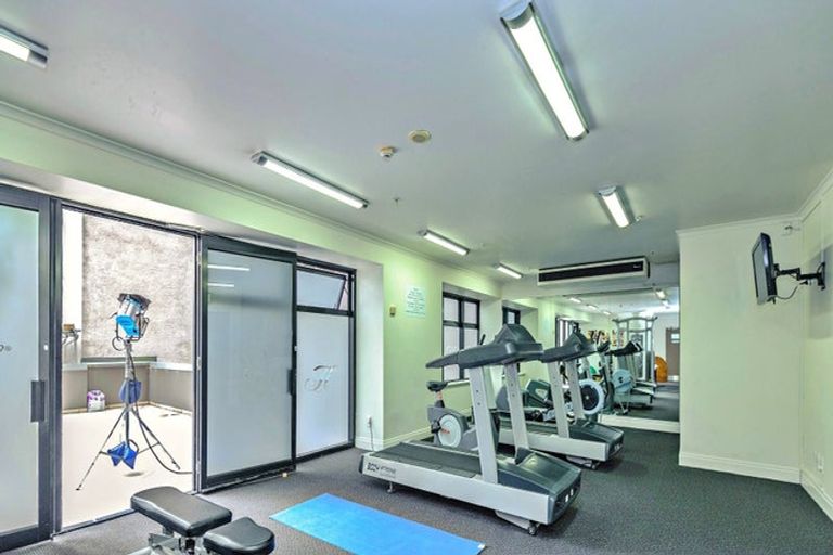 Photo of property in 6 Lancelot Road, Orewa, 0931