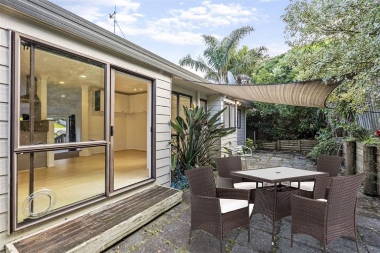 Photo of property in 52 Ferry Road, Arkles Bay, Whangaparaoa, 0932