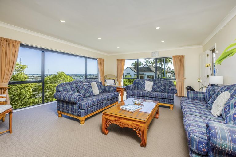 Photo of property in 22 Mccahill Views, Botany Downs, Auckland, 2010