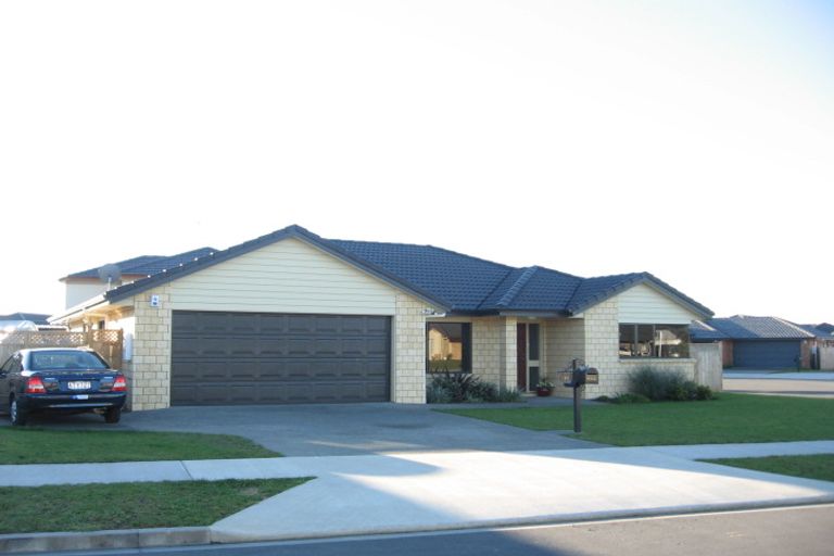 Photo of property in 11 Belfry Place, Wattle Downs, Auckland, 2103