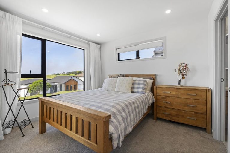 Photo of property in 62 Matangi View Drive, Orewa, 0931