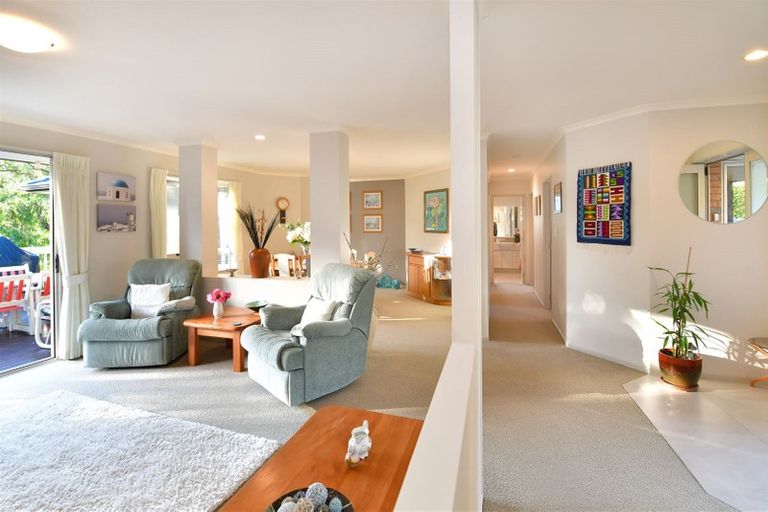 Photo of property in 11 D'urville Place, Gulf Harbour, Whangaparaoa, 0930