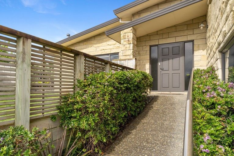 Photo of property in 11 Te Ropata Place, Waikanae Beach, Waikanae, 5036