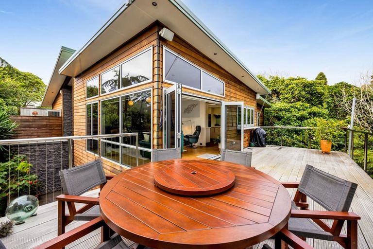 Photo of property in 12 Leatham Avenue, Strandon, New Plymouth, 4312