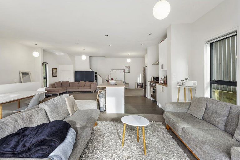 Photo of property in 9 Rarangi Way, Owhiro Bay, Wellington, 6023