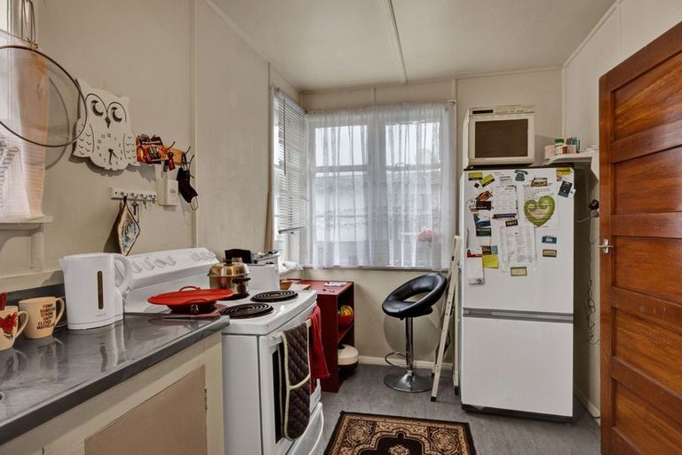 Photo of property in 28 Waihi Road, Hawera, 4610