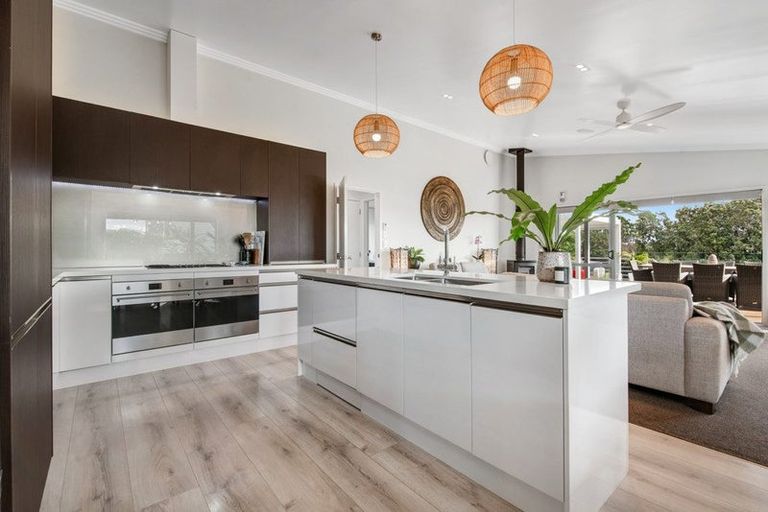 Photo of property in 88 Tiri Road, Tindalls Beach, Whangaparaoa, 0930