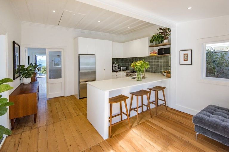 Photo of property in 27 William Bond Street, Stanley Point, Auckland, 0624