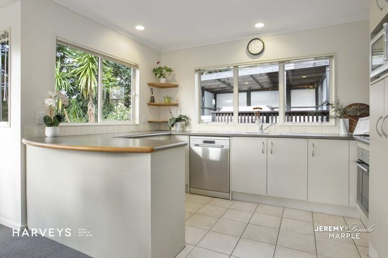 Photo of property in 13a West Lynn Road, Titirangi, Auckland, 0604