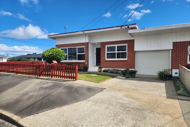 Photo of property in 75 Winchester Street, Levin, 5510