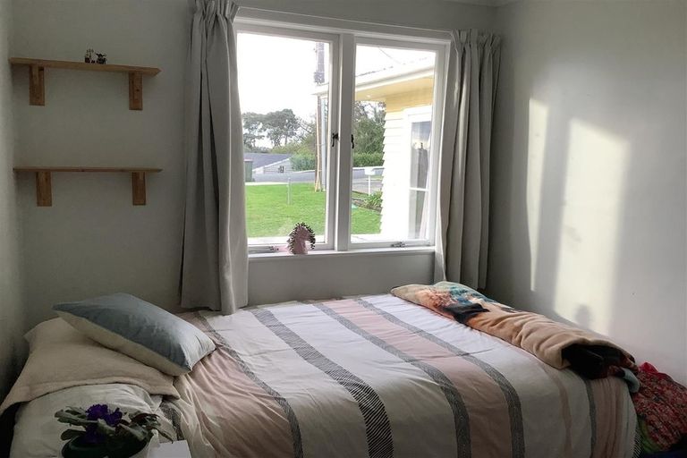 Photo of property in 2/18 Seaview Road, Glenfield, Auckland, 0629