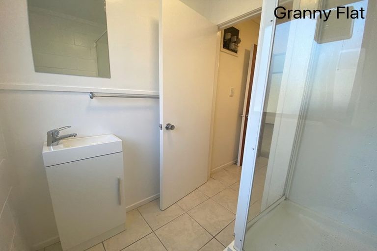 Photo of property in 237 Te Atatu Road, Te Atatu South, Auckland, 0610