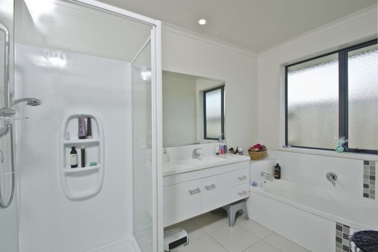 Photo of property in 125 Doncaster Drive, Papamoa Beach, Papamoa, 3118