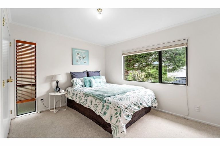 Photo of property in 2/5 Anne Road, Hillcrest, Auckland, 0627