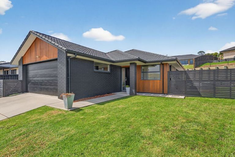 Photo of property in 4 Porokaiwhiri Avenue, Helensville, 0800