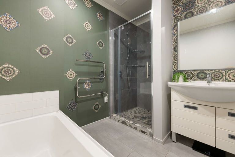 Photo of property in 42 Queens Park Crescent, Frankton, Hamilton, 3204