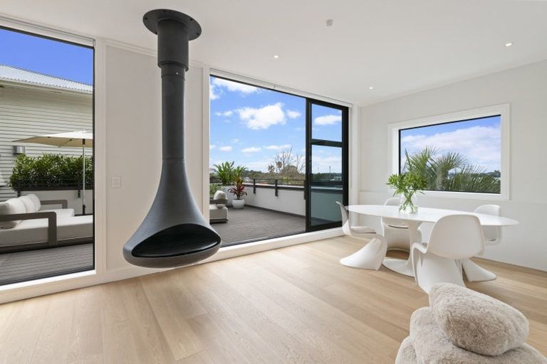 Photo of property in 14c Alfred Street, Northcote Point, Auckland, 0627