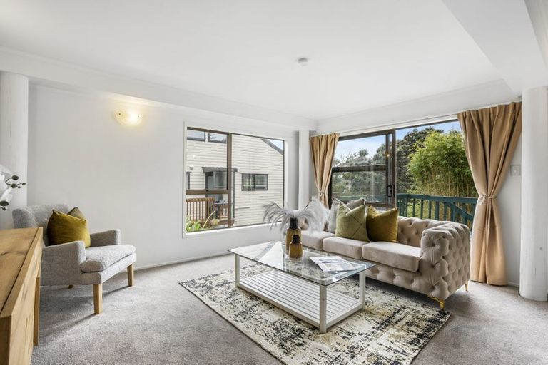 Photo of property in 8 Lynngate Place, Hillcrest, Auckland, 0627