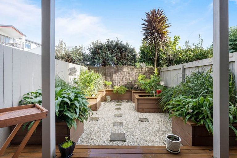 Photo of property in 10/4 Keeling Road, Henderson, Auckland, 0612