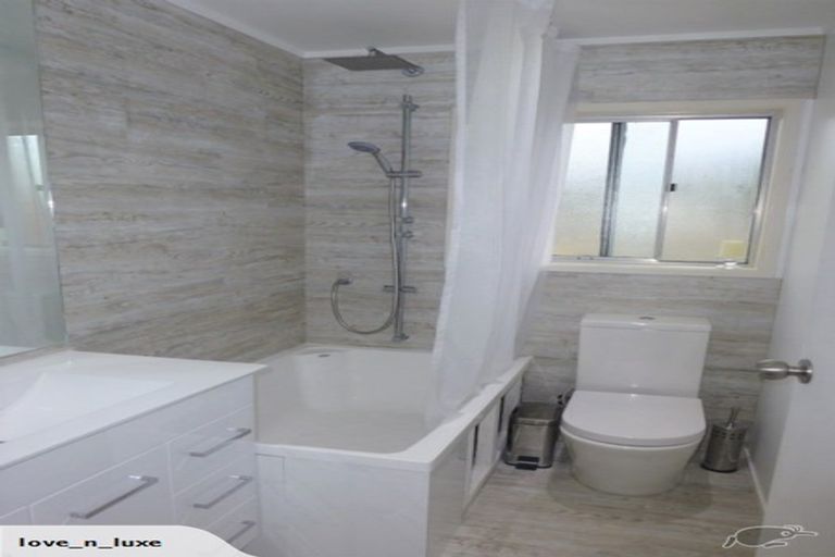 Photo of property in 1/83 Birkdale Road, Birkdale, Auckland, 0626