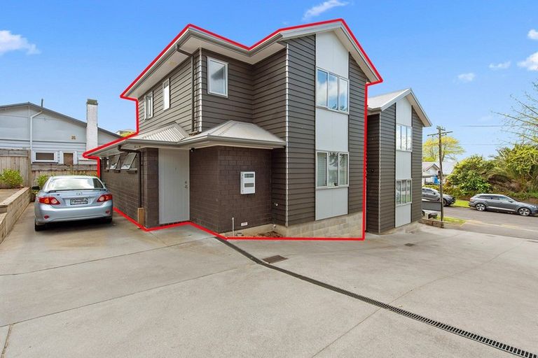 Photo of property in 2/28 Hunter Street, Hamilton Lake, Hamilton, 3204