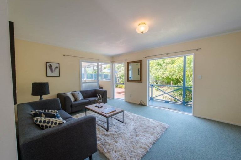 Photo of property in 1/6 Sandgate Avenue, Botany Downs, Auckland, 2010